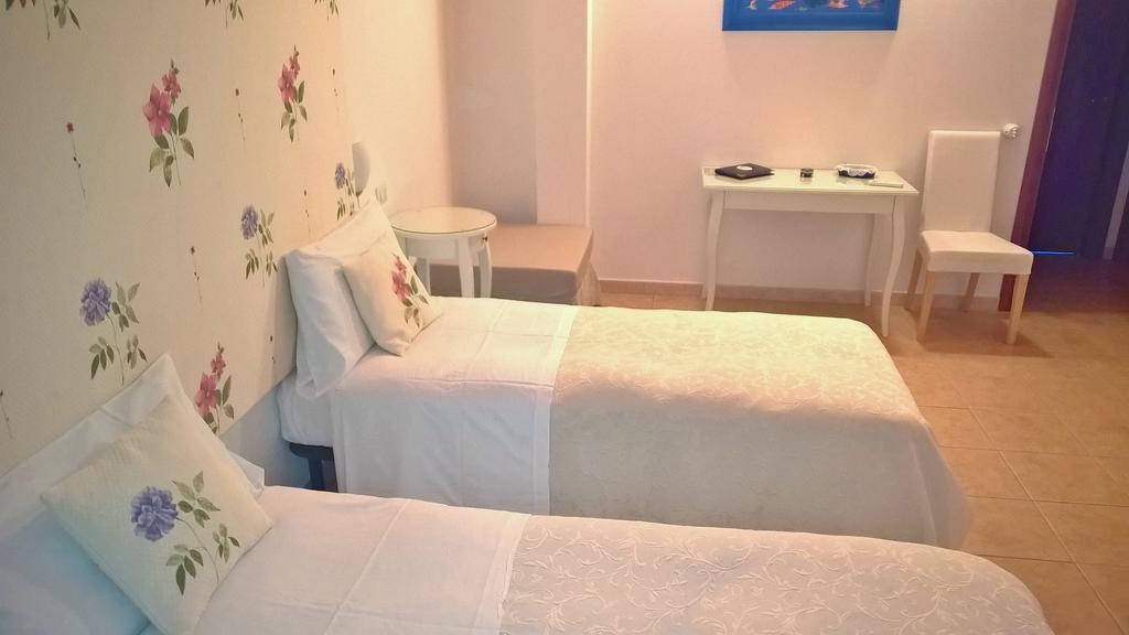 La Jacaranda Hotel Sant'Antioco Bilik gambar